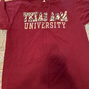 Texas A&M T-shirt size medium for men or women Maroon in color